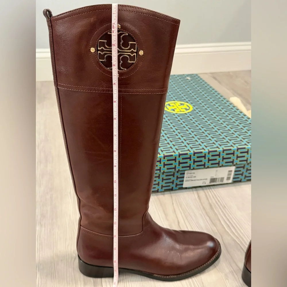 TORY BURCH Kiernan Almond Brown Galleon Leather Tall Logo Boots Size 7.5 EUC - Picture 11 of 17